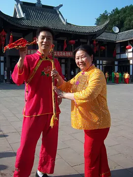 鬧旾蓮蕭舞起來