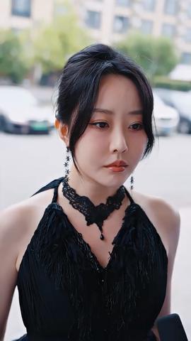 退婚后，女戰神后悔哭了